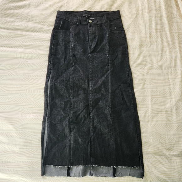 NWOT Forever 21 Black Denim Distressed Maxi Skirt with side slits - Picture 4 of 6
